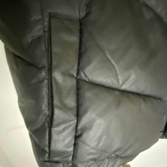 Gap Womens Black Faux Fur Lined Hooded Zip Up Puffer Vest. Sz- XS - Picture 4 of 13